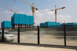 致力改善工程項(xiàng)目建筑安全，旭東鋼構(gòu)施工圍擋備受市場(chǎng)推崇