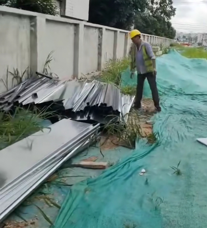 C款鋼圍擋310米發(fā)貨到惠州工地-旭東圍擋為粵港澳大灣區(qū)城市更新服務